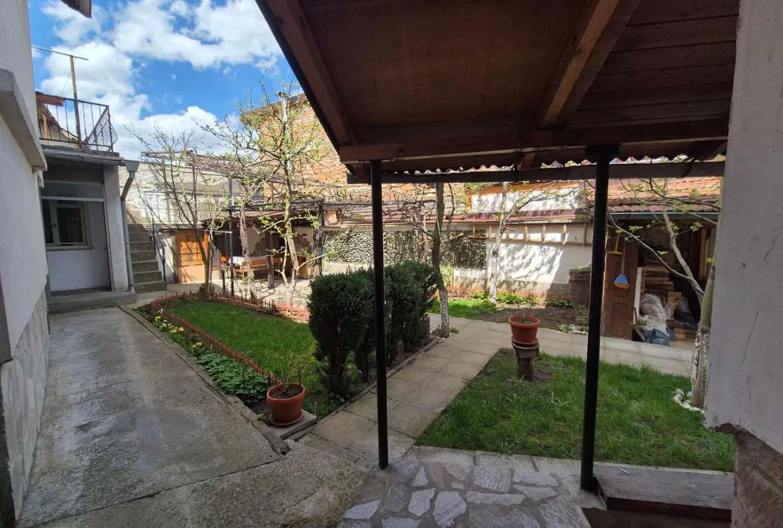 Aseva House Guest House 반스코
